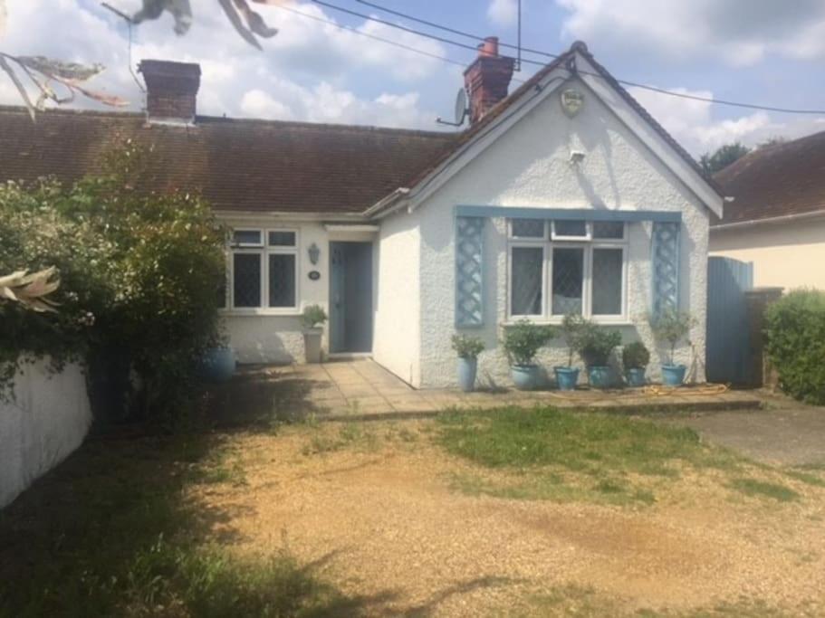 Modern Bungalow With Private Swimming Pool Maidenhead Bagian luar foto